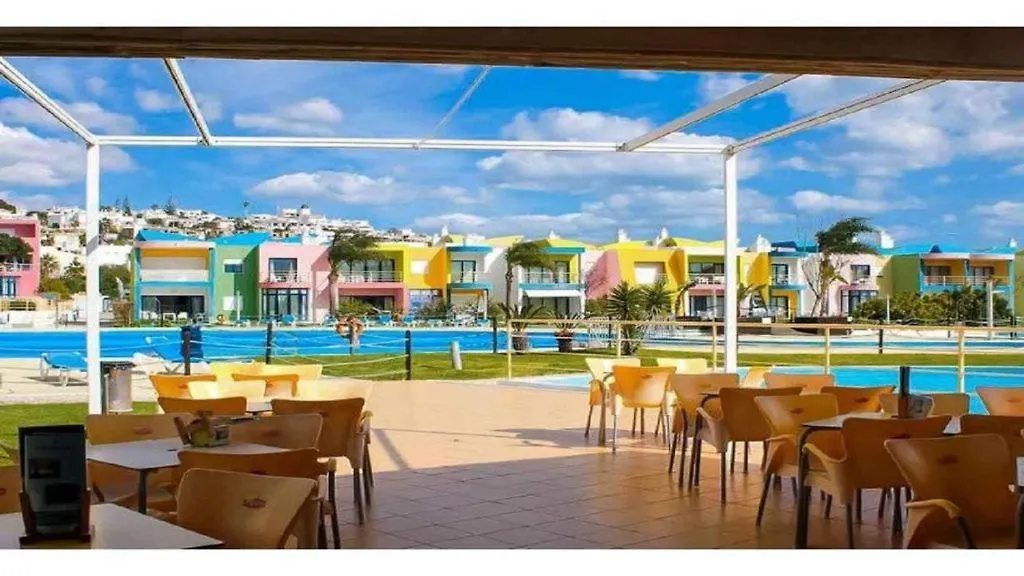 Luxury 2-Bed Apartment With Huge Pool - Albufeira