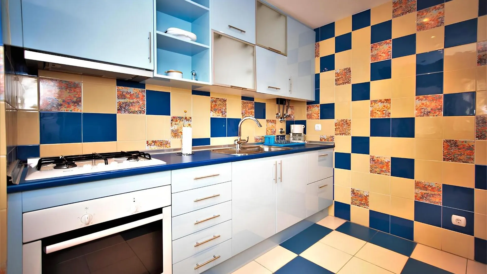 Luxury 2-Bed Apartment With Huge Pool - Albufeira