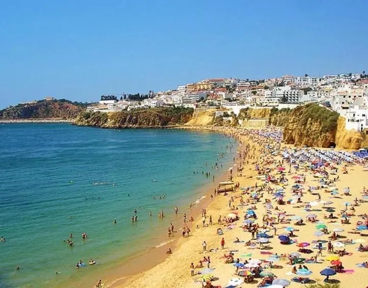 Luxury 2-Bed Apartment With Huge Pool - Albufeira Portugal