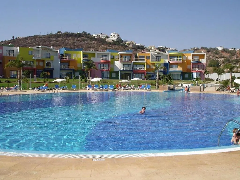 Luxury 2-Bed Apartment With Huge Pool - Albufeira Portugal