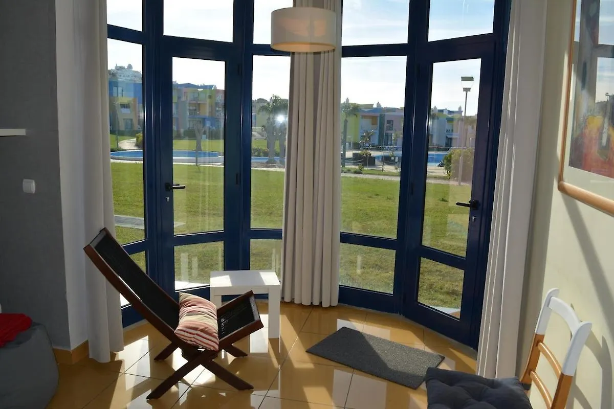 Luxury 2-Bed Apartment With Huge Pool - Albufeira 0*,  Portugal